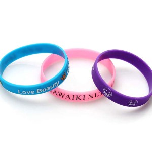 Hot sale waterproof sport silicone customized glow in the dark wristbands event world cup